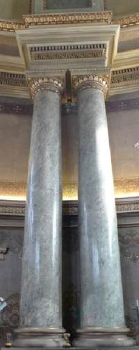 scaglioa marblizing technique on columns